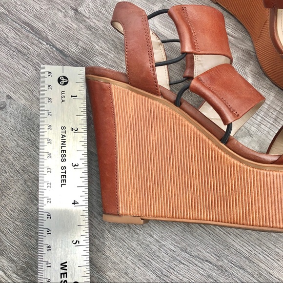 Vince Camuto Niskera Leather Super Wedge! - Picture 4 of 8